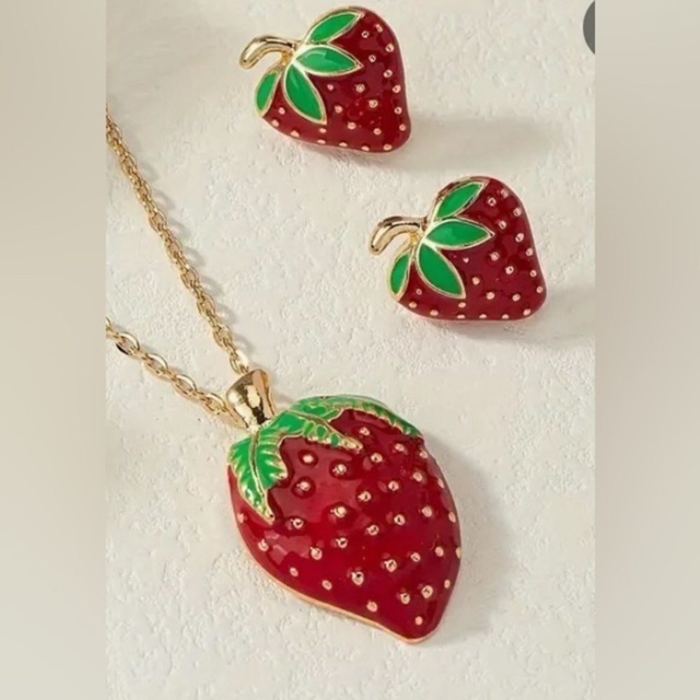 🆕Strawberry Earrings necklace set